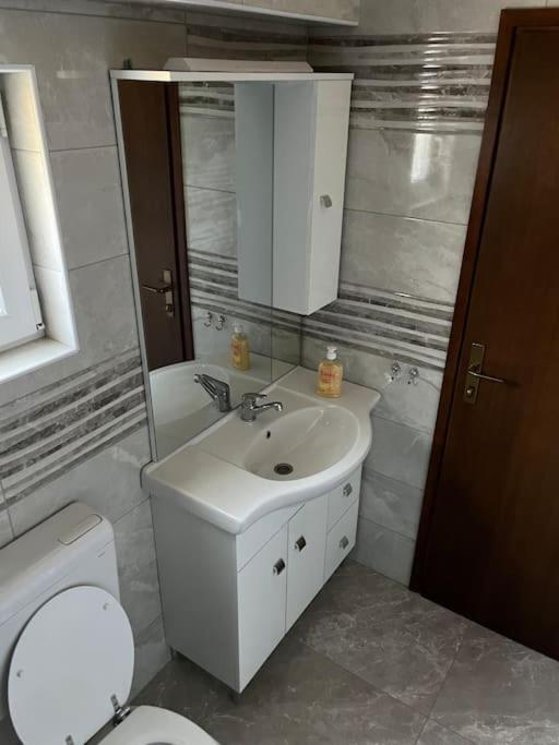 Room In Otocac Helena 外观 照片